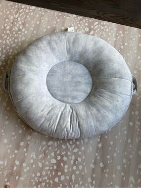 Pello Luxe Floor Plush Round Gray Nursing and Support Pillow